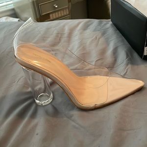 Pretty little things ladies Cinderella heels